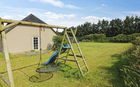 Law - 400M from the Sea: Blau, Strauch, Hütte, Ground, Garten, Estate, Schatten, Landscaping, Bauernhaus, Eco Hotel