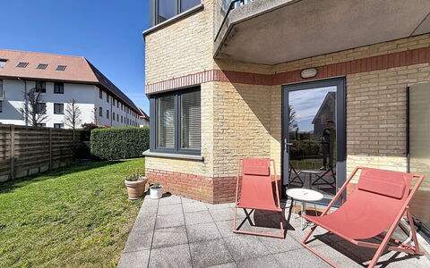 Petite Oasis: Wohngebiet, Zuhause, Verbundwerkstoff, Wohnung, Schatten, Garten, Balkon, Auffahrt, Landscaping, Hof