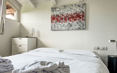 Ai Grecc: Bett, Schlafzimmer, Möbel, Interior Design, Wand, Bettdecke, Bedding, Linens, Fussboden, Decke