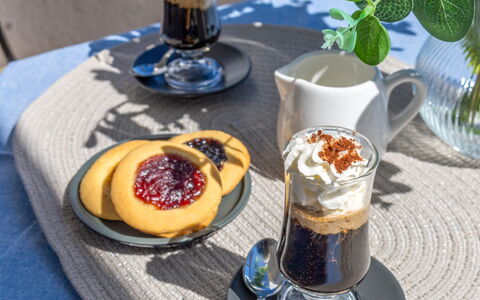 Suite Mareconero: Essen, Geschirr, Drinkware, Dishware, Tabelle, Zutat, Servierware, Trinken