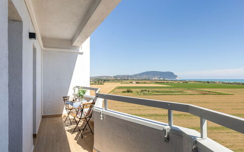 Suite Mareconero: Himmel, Daytime, Gebäude, Pflanze, Azurblau, Holz, Veranda, Blumentopf, Zaun, Haus