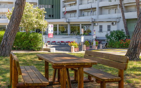 Suite Mareconero: Pflanze, Möbel, Fenster, Gebäude, Tabelle, Blume, Außenbank, Gartenmöbel, Tisch Im Freien, Schatten