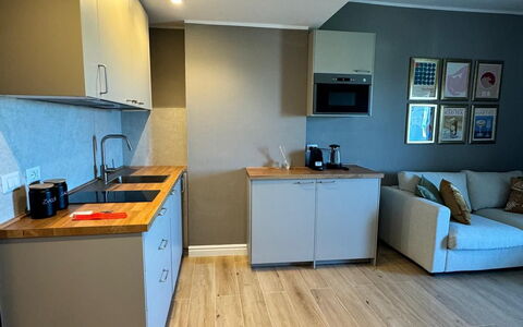 Suite Mareconero: Cabinetry, Countertop, Gebäude, Möbel, Spüle, Holz, Interior Design, Küche, Sinken, Flooring