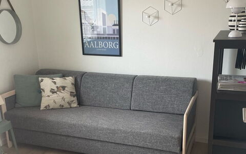 Sulo - 300M from the Sea: Möbel, Flooring, Fussboden, Interior Design, Couch, Wohnzimmer, Holzboden, Zimmer, Holzbeize