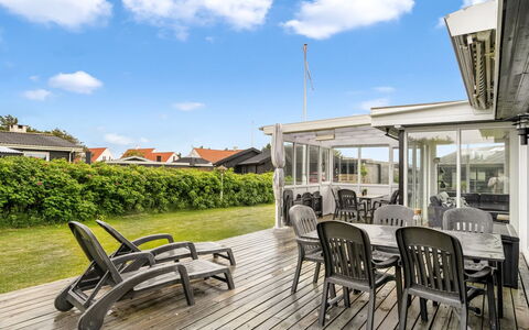 Myrte - 300M from the Sea: Zuhause, Dach, Die Architektur, Veranda, Haus, Wohngebiet, Tür, Deck, Schatten, Estate