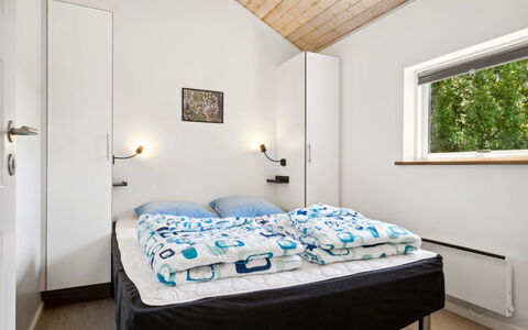 Gunva - 30Km from the Sea: Holz, Schlafzimmer, Zuhause, Haus, Bett, Interior Design, Bettrahmen, Bedding, Bettdecke, Decke