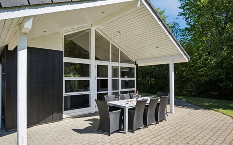 Gunva - 30Km from the Sea: Veranda, Tür, Schatten, Decke, Hütte, Outdoor Struktur, Estate, Deck, Garten, Hartholz