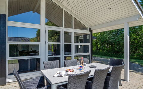 Gunva - 30Km from the Sea: Tür, Schatten, Veranda, Gartenmöbel, Decke, Terrasse, Outdoor Struktur, Markise, Deck, Stuhl