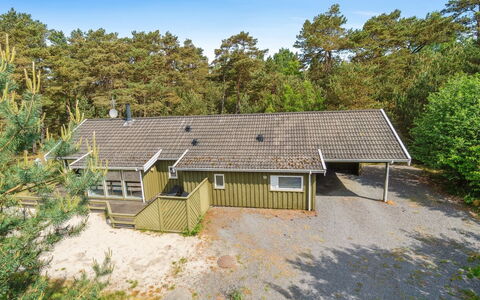Deni - 800M from the Sea: Holz, Dach, Die Architektur, Zuhause, Haus, Hütte, Abstellgleis, Hartholz, Steigung, Estate