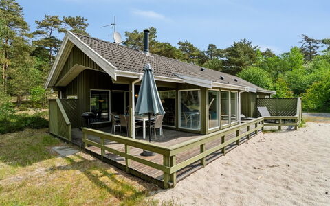 Deni - 800M from the Sea: Holz, Dach, Die Architektur, Zuhause, Haus, Hütte, Abstellgleis, Hartholz, Steigung, Estate