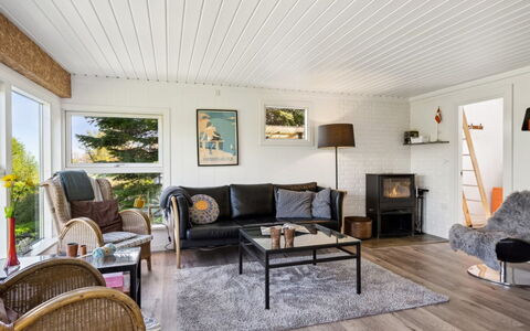 Sölvy - 300M from the Sea: Interior Design, Möbel, Flooring, Holz, Decke, Couch, Holzboden, Fussboden, Wohnzimmer, Zuhause