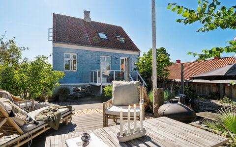 Hebba - 125M from the Sea: Holz, Möbel, Wohnung, Zimmer, Decke, Holzbeize, Stuhl, Hartholz, Lack, Holz