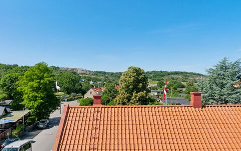 Hebba - 125M from the Sea: Holz, Möbel, Wohnung, Zimmer, Decke, Holzbeize, Stuhl, Hartholz, Lack, Holz