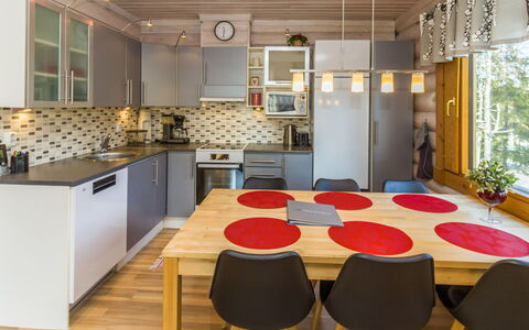 Rukanlyhty: Küche, Interior Design, Möbel, Countertop, Küchengerät, Major Appliance, Holz, Light Fixture, Flooring, Decke