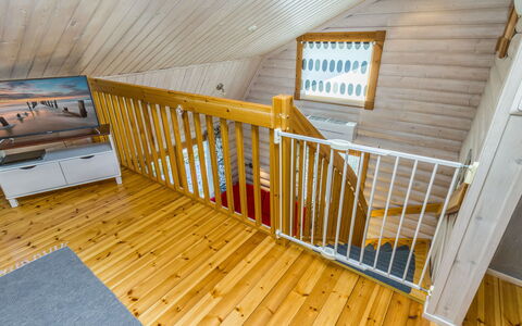 Rukanlyhty: Holz, Flooring, Fussboden, Decke, Holzboden, Interior Design, Treppe, Holzbeize, Hartholz, Zimmer