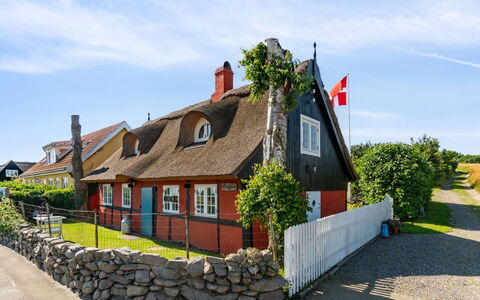 Leoni - 115M from the Sea: Holz, Dach, Die Architektur, Zuhause, Haus, Hütte, Abstellgleis, Hartholz, Steigung, Estate