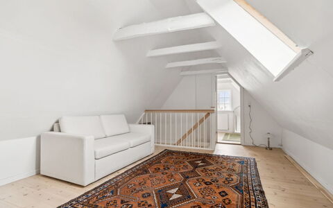 Øde - 100M from the Sea: Küche, Countertop, Küchengerät, Flooring, Cabinetry, Interior Design, Major Appliance, Fussboden, Zuhause, Möbel
