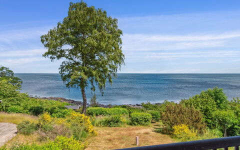Vanta - 50M from the Sea: Holz, Möbel, Wohnung, Zimmer, Decke, Holzbeize, Stuhl, Hartholz, Lack, Holz