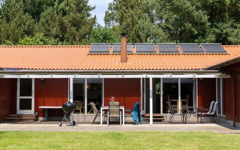 Paulus - 375M from the Sea: Dach, Haus, Zuhause, Hütte, Tür, Abstellgleis, Deck, Veranda, Planke, Hartholz