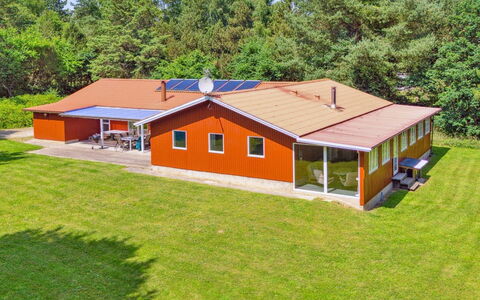 Paulus - 375M from the Sea: Dach, Haus, Zuhause, Hütte, Tür, Abstellgleis, Deck, Veranda, Planke, Hartholz