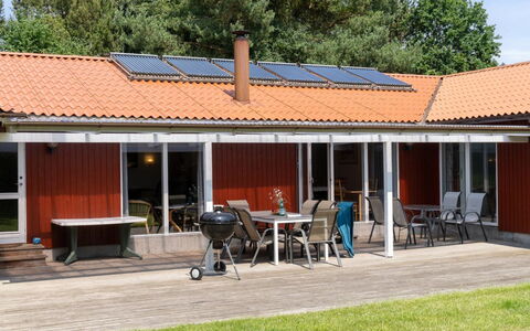 Paulus - 375M from the Sea: Dach, Haus, Zuhause, Hütte, Tür, Abstellgleis, Deck, Veranda, Planke, Hartholz