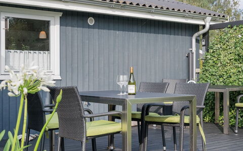 Leani - 200M from the Sea: Möbel, Interior Design, Flooring, Fussboden, Decke, Zimmer, Stuhl, Tabelle, Wohnung, Küche & Esszimmer Tisch