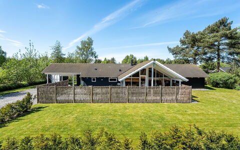 Gudlaug - 1Km from the Sea: Dach, Haus, Zuhause, Hütte, Tür, Abstellgleis, Deck, Veranda, Planke, Hartholz
