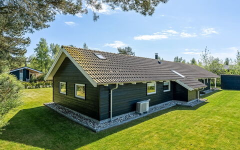 Gudlaug - 1Km from the Sea: Dach, Haus, Zuhause, Hütte, Tür, Abstellgleis, Deck, Veranda, Planke, Hartholz