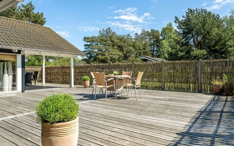 Gudlaug - 1Km from the Sea: Dach, Haus, Zuhause, Hütte, Tür, Abstellgleis, Deck, Veranda, Planke, Hartholz