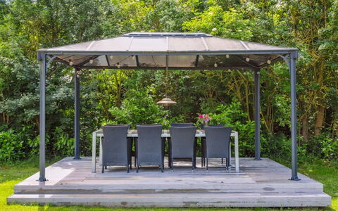Jorinde - 1Km from the Sea: Gazebo, Schatten, Garten, Überdachung, Ground, Pavillon, Outdoor Struktur, Pergola, Gartenmöbel, Landscaping