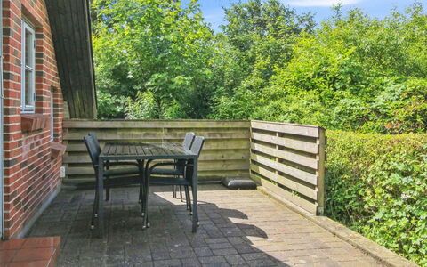 Ofrath - 30Km from the Sea: Holz, Gartenmöbel, Möbel, Garten, Holzbeize, Hartholz, Tisch Im Freien, Schatten, Hinterhof, Garten
