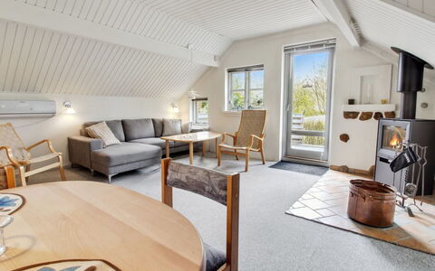 Ofrath - 30Km from the Sea: Möbel, Flooring, Interior Design, Holz, Fussboden, Decke, Zuhause, Stuhl, Zimmer, Wohnzimmer