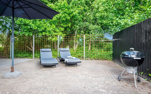 Eino - 150M from the Sea: Gartenmöbel, Möbel, Garten, Stuhl, Schatten, Tisch Im Freien, Hinterhof, Landscaping, Rasen