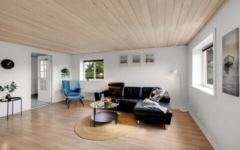 Eino - 150M from the Sea: Interior Design, Flooring, Holzboden, Holz, Decke, Fussboden, Möbel, Laminatboden, Wohnzimmer, Light Fixture