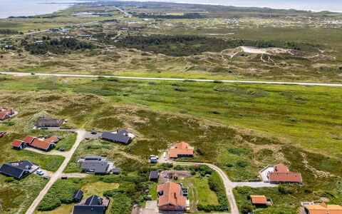 Elviira - 600M from the Sea: Gras, Wiese, Landschaft, Ökoregion, Einfach, Pflanzengemeinschaft, Grundstueck, Gartenmöbel, Prärie, Shrubland