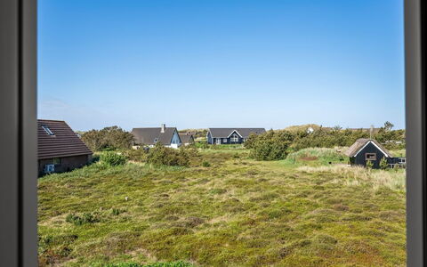 Arlina - 600M from the Sea: Möbel, Interior Design, Flooring, Fussboden, Decke, Zimmer, Stuhl, Tabelle, Wohnung, Küche & Esszimmer Tisch