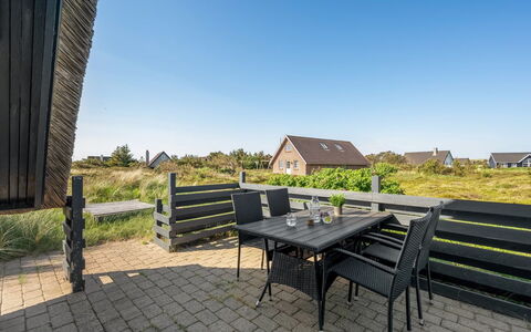 Arlina - 600M from the Sea: Möbel, Interior Design, Flooring, Fussboden, Decke, Zimmer, Stuhl, Tabelle, Wohnung, Küche & Esszimmer Tisch