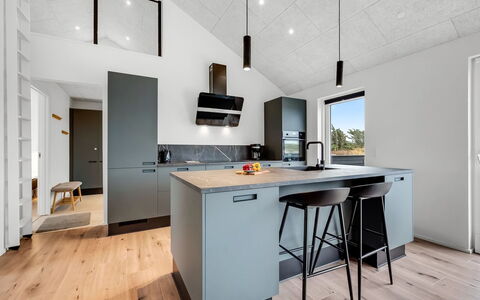 Dreng - 300M from the Sea: Küche, Flooring, Countertop, Interior Design, Möbel, Decke, Fussboden, Cabinetry, Küchengerät, Light Fixture
