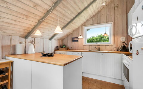 Angelie - 400M from the Sea: Holz, Flooring, Decke, Küche, Interior Design, Fussboden, Major Appliance, Light Fixture, Küchengerät, Countertop