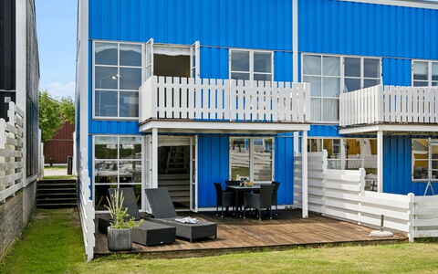 Jænis - 10M from the Sea: Dachdecken, Hütte, Haus, Dach, Zuhause, Bauernhaus, Hütte, Estate, Dorf