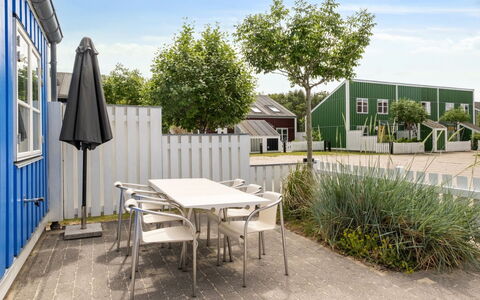 Jænis - 10M from the Sea: Dachdecken, Hütte, Haus, Dach, Zuhause, Bauernhaus, Hütte, Estate, Dorf