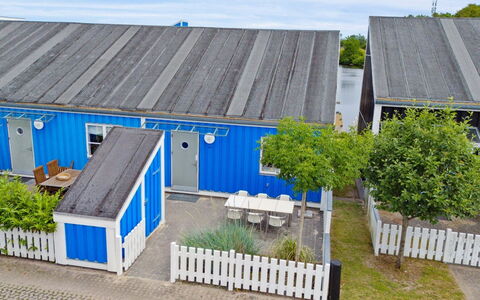 Jænis - 10M from the Sea: Dachdecken, Hütte, Haus, Dach, Zuhause, Bauernhaus, Hütte, Estate, Dorf