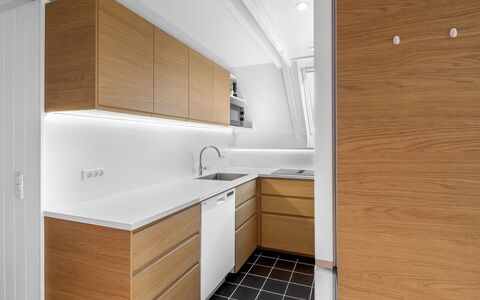 Ardan - 450M from the Sea: Flooring, Holz, Fussboden, Interior Design, Countertop, Cabinetry, Holzboden, Küche, Möbel, Holzbeize