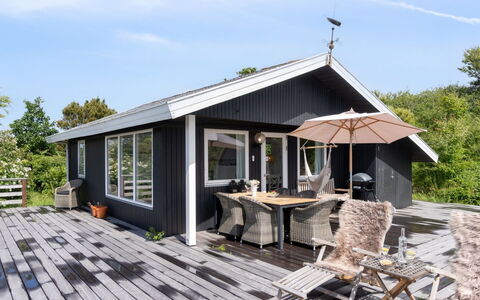 Gærmund - 700M from the Sea: Möbel, Interior Design, Flooring, Fussboden, Decke, Zimmer, Stuhl, Tabelle, Wohnung, Küche & Esszimmer Tisch