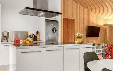 Felina - from the Sea: Küche, Küchengerät, Möbel, Countertop, Interior Design, Flooring, Holz, Major Appliance, Decke, Fussboden
