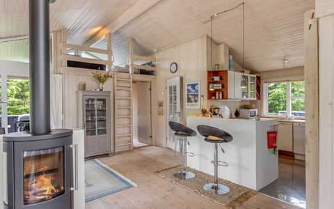 Anouk - 2Km from the Sea: Holz, Flooring, Interior Design, Fussboden, Decke, Möbel, Zimmer, Holzboden, Haushaltsgerät, Wohnzimmer