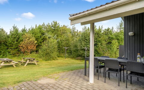 Ane - 800M from the Sea: Blau, Strauch, Hütte, Ground, Garten, Estate, Schatten, Landscaping, Bauernhaus, Eco Hotel