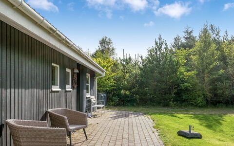 Ane - 800M from the Sea: Blau, Strauch, Hütte, Ground, Garten, Estate, Schatten, Landscaping, Bauernhaus, Eco Hotel