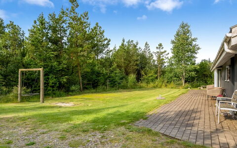 Ane - 800M from the Sea: Blau, Strauch, Hütte, Ground, Garten, Estate, Schatten, Landscaping, Bauernhaus, Eco Hotel