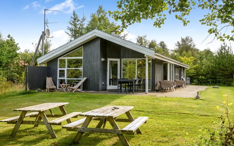 Ane - 800M from the Sea: Blau, Strauch, Hütte, Ground, Garten, Estate, Schatten, Landscaping, Bauernhaus, Eco Hotel